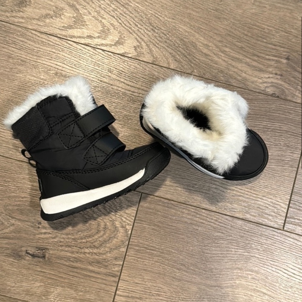 Sorel Snowboots Toddler 6.  Perfect condition